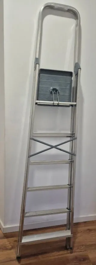 Escalera aluminio 6 peldaños con plataforma
