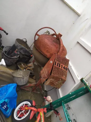 Hormigonera Liss 140