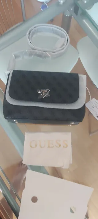 Borsa Guess tracolla nera e grigia