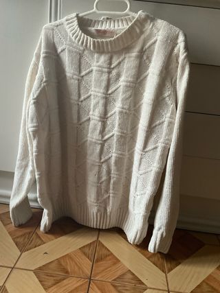 Jersey blanco , tacto suave, abriga.