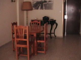 Mesa de comedor extensible y 6 sillas