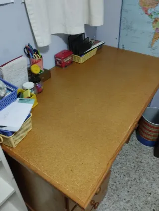 Escritorio madera con cajones y caballete
