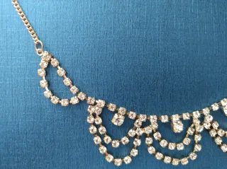 Collar gargantilla con brillos bisutería