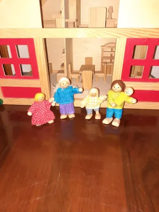 Divertida Casita de muñecas de madera