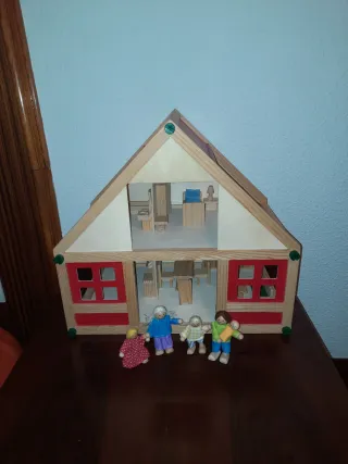 Divertida Casita de muñecas de madera