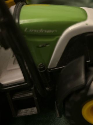 Tractor Lindner con  remolque basculante majorette