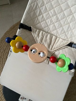 Hamaca bebé ergonómica con arco de juegos