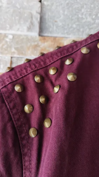 Cazadora Granate Only con Tachuelas (NUEVA).