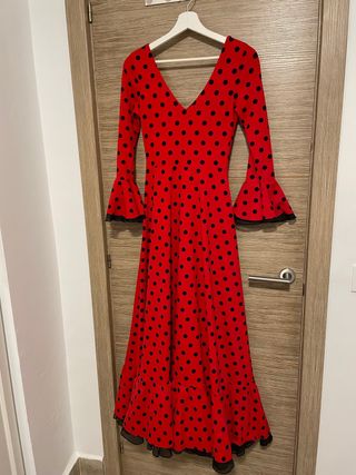 Traje de flamenca con mantoncillo