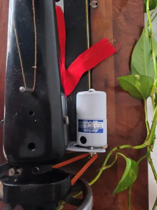 Máquina de coser antigua NECCI