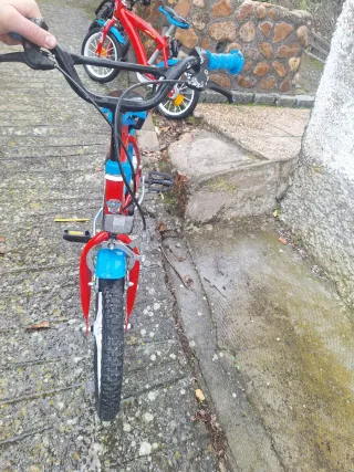 Bicicleta Paw Patrol Roja y Azul