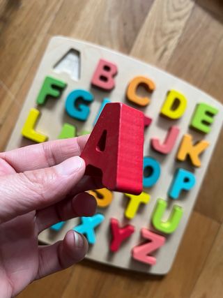 puzzle alfabeto madera de Hape toys