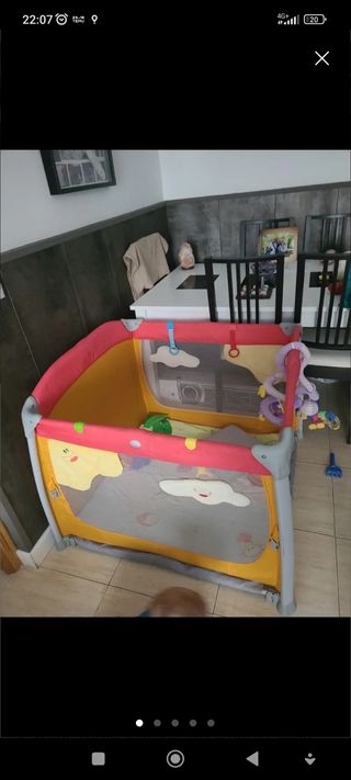 Cuna de viaje pegable