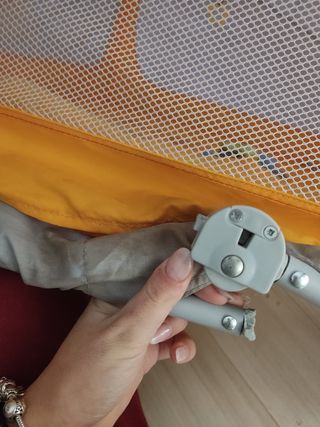 Cuna de viaje pegable