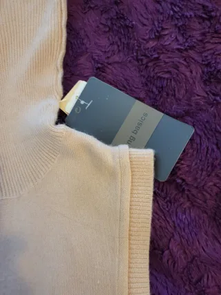 Top sin mangas de punto con cuello alto