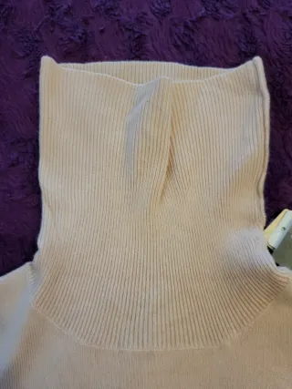 Top sin mangas de punto con cuello alto