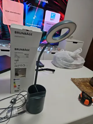 Lámpara de escritorio IKEA BRUNBÅGE