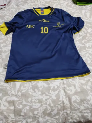 Conjunto deportivo Joma y MC Yadra