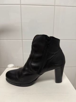 Botines negros tacón marca Pitillos