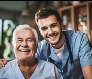 Enfernero titulado cuida ancianos