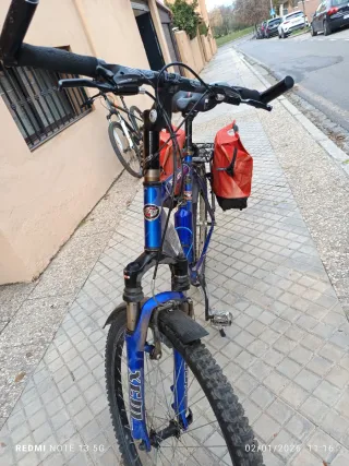 Bicicleta BH  SPYRO  azul con alforjas