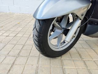 Suzuki Burgman 200 - Scooter lista para disfrutar