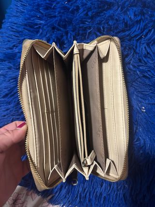 Cartera Guess Grande Beige y Dorada