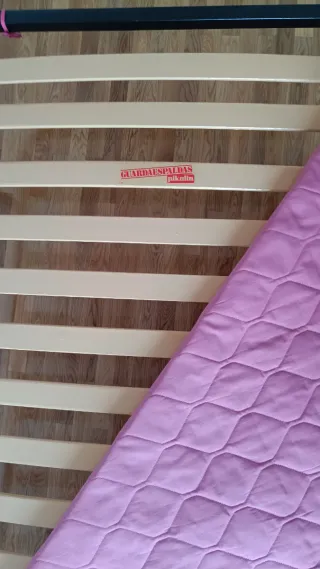 Conjunto de camas, cabeceros, mesita y secreter