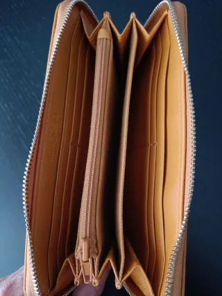 Monedero Desigual de cuero