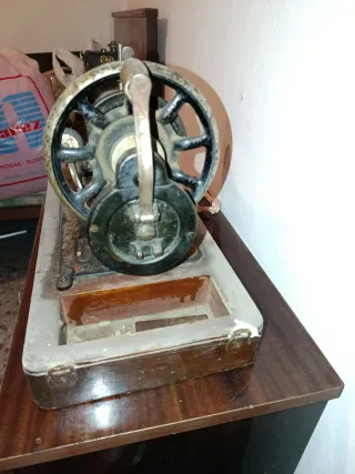 Máquina de coser Singer antigua