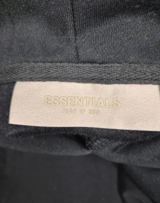 Felpa Essentials nera con cappuccio