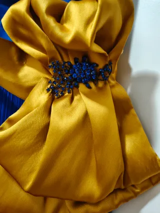 Vestido de fiesta azul y dorado