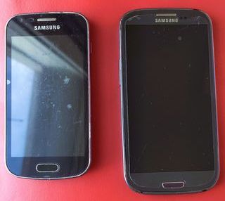 Telefoni Vintage con accessori e schede memoria