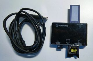 Telefoni Vintage con accessori e schede memoria