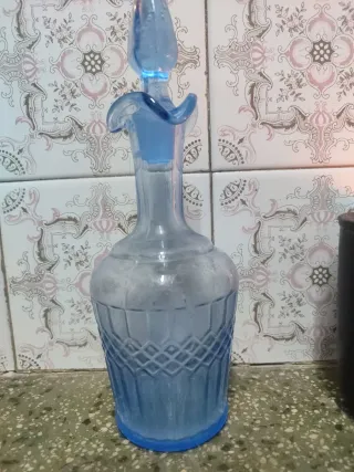 Vinajera antigua cristal azul