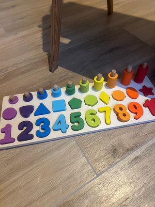 Pizarra y juegos de madera Montessori