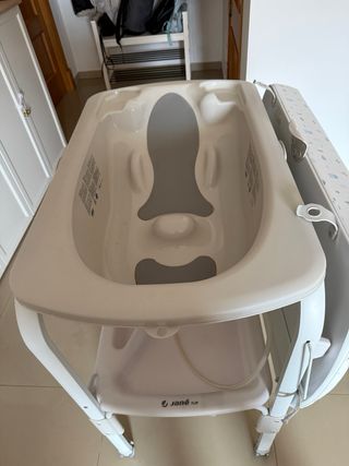 Cambiador y bañera Jané