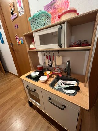 Cocinita de juguete IKEA DUKTIG, madera de abedul.