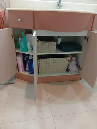 Mueble de baño lavabo beige y naranja