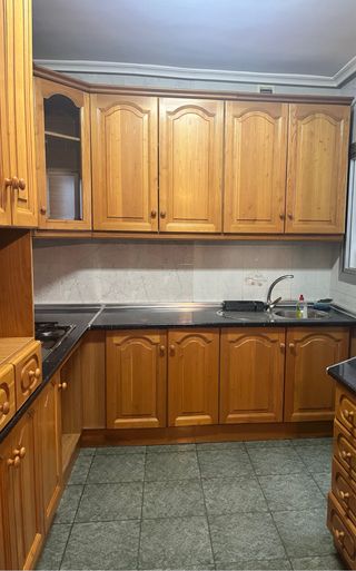 Muebles de cocina de madera y cristal