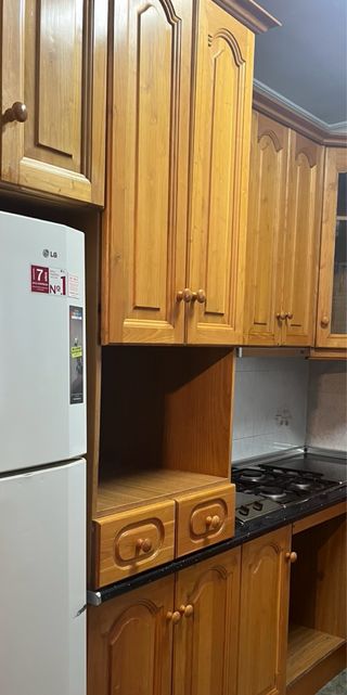 Muebles de cocina de madera y cristal