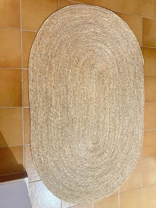 Alfombra ovalada de yute