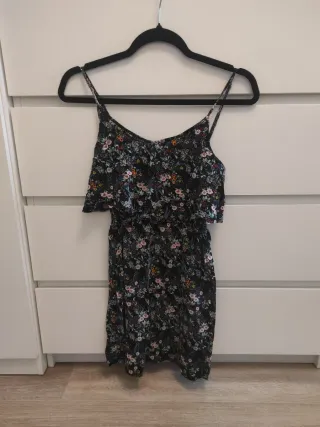 Vestido volantes pecho flores negro