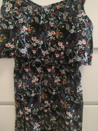 Vestido volantes pecho flores negro