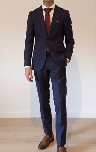 Traje completo azul marino y camisa Álvaro Moreno