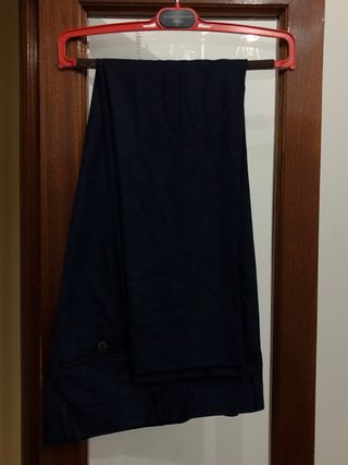 Traje completo azul marino y camisa Álvaro Moreno