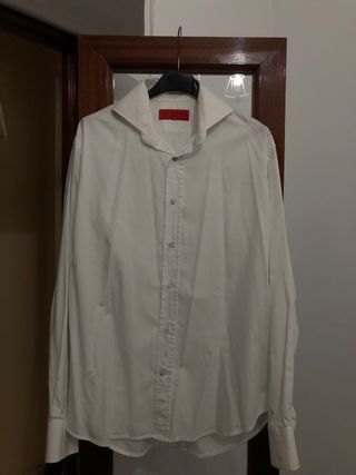 Traje completo azul marino y camisa Álvaro Moreno