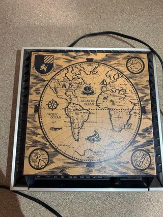 Radio JVC Solid State con diseño mapa mundial