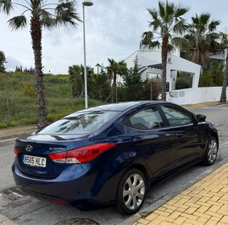 Hyundai Elantra 2012