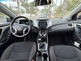 Hyundai Elantra 2012